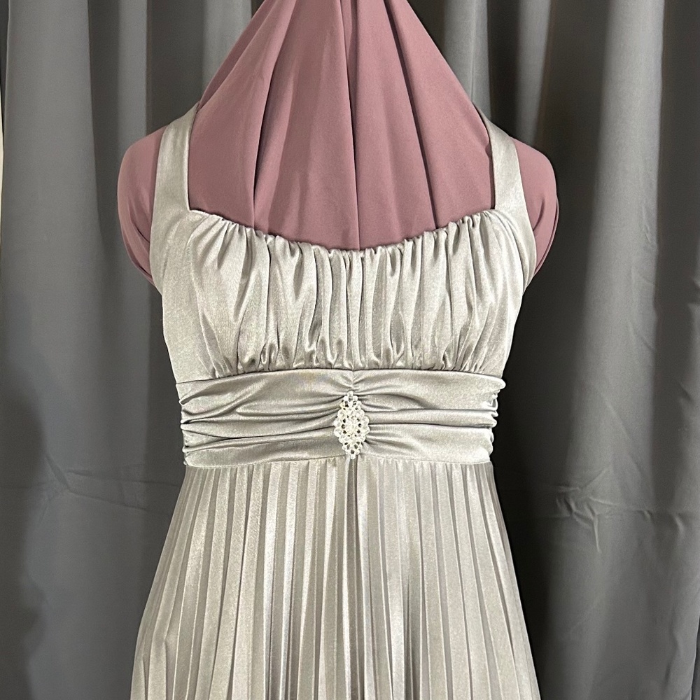Speechless pleated halter formal dress